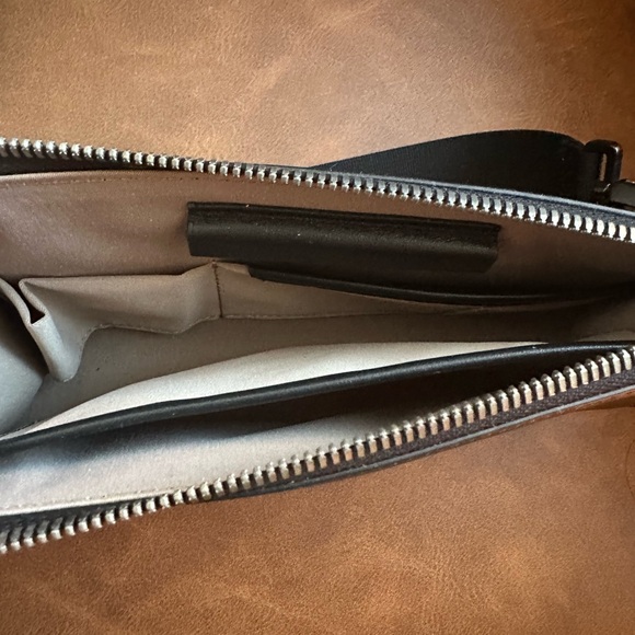 NWOT Grams(28) Wallet Crossbody Bag - Picture 3 of 10